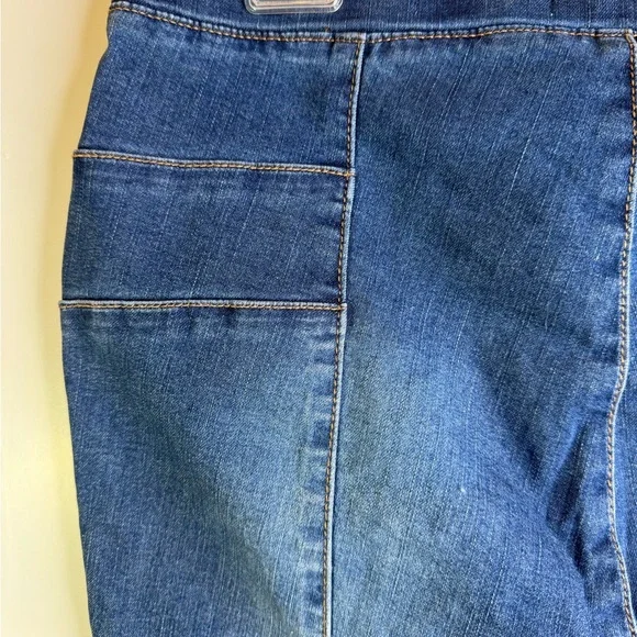 Sofa Jeans by Sofia Vergara Style Rosa Curvy Ankle Size 10 Slightly Distressed - Picture 3 of 8